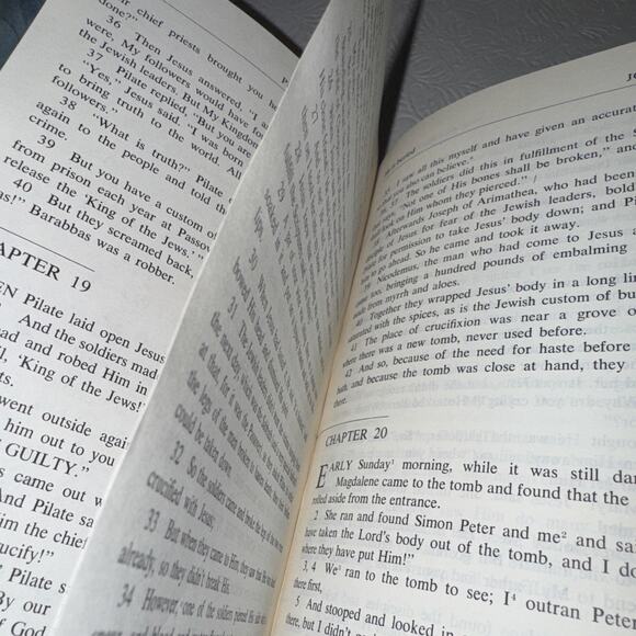 The Living New Testament Paraphrased 1967 Tyndale House Hard Cover Bible - Picture 3 of 7